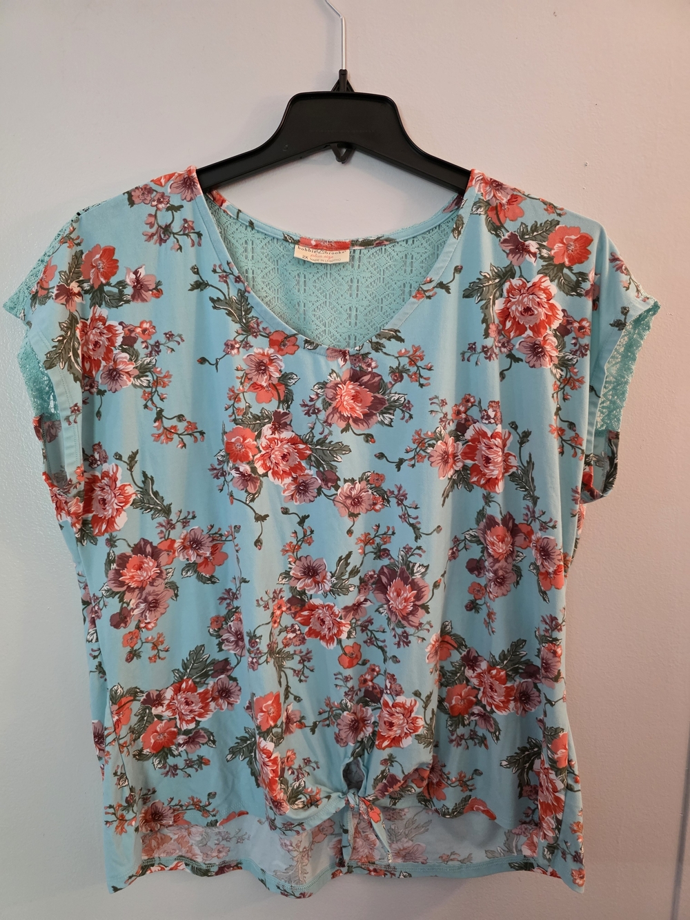 Bobbie Brooks Floral Tie-Front V-Neck Top in Light Blue and Red Size 2xl
